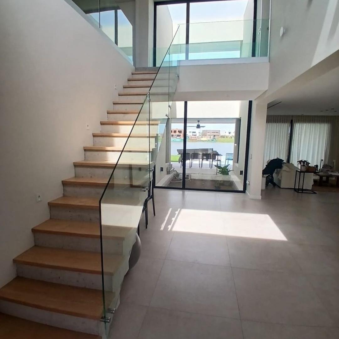 escalera 1080x1080