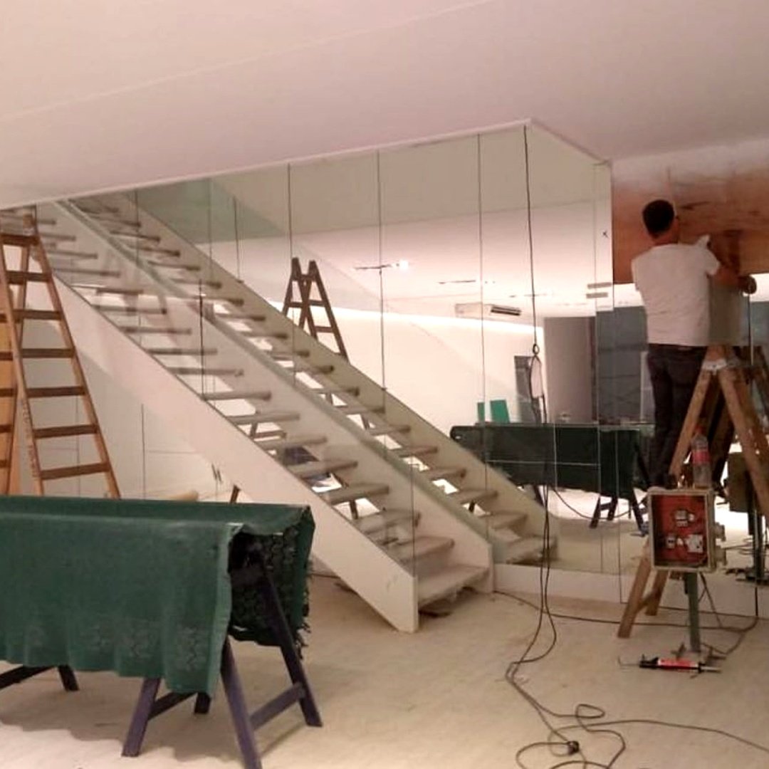 escalera vidrio 1080