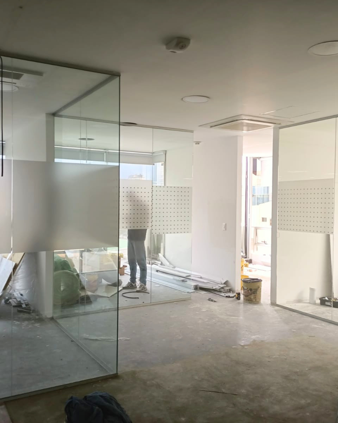 Divisiones en vidrio y drywall divisiones en vidrio