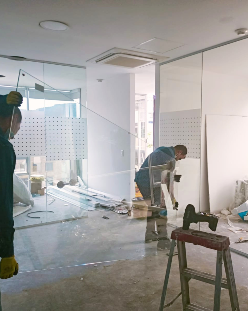 drain-cleaning Divisiones en vidrio y drywall