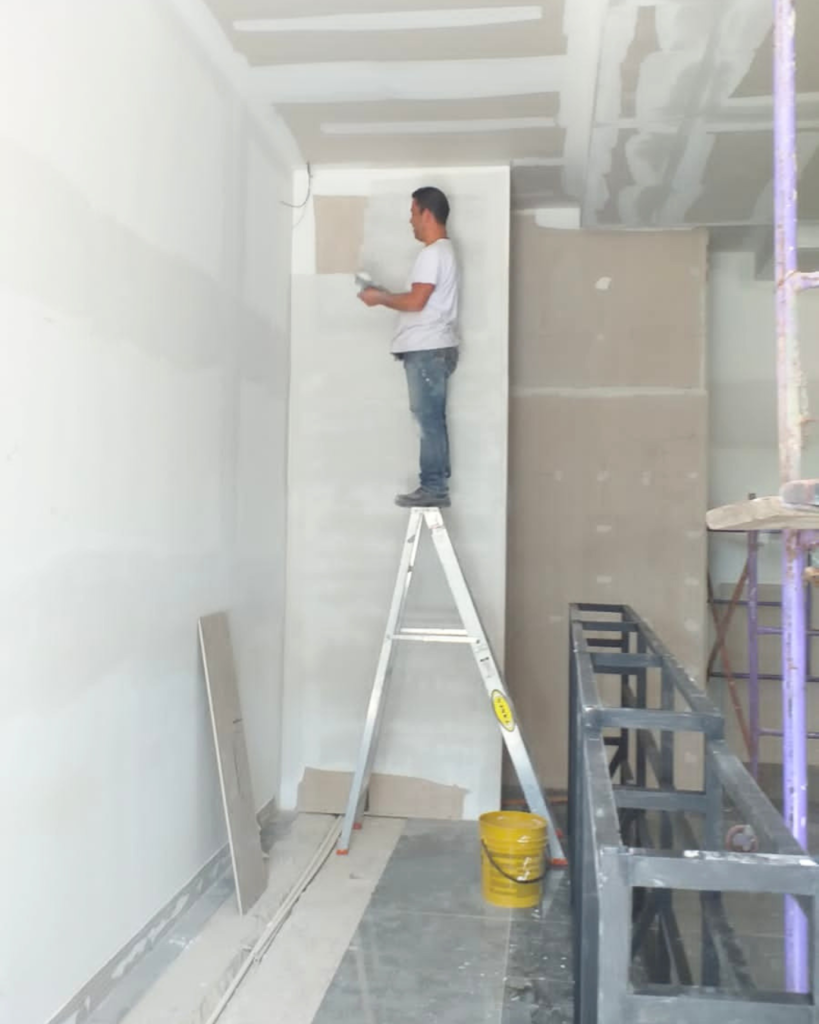 commercial-plumbing Divisiones en vidrio y drywall