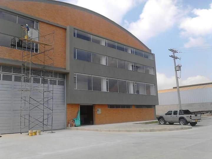 Divisiones en vidrio y drywall divisiones en vidrio