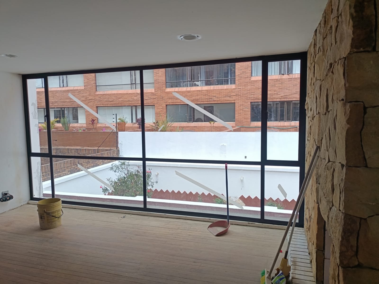 Divisiones en vidrio y drywall divisiones en vidrio