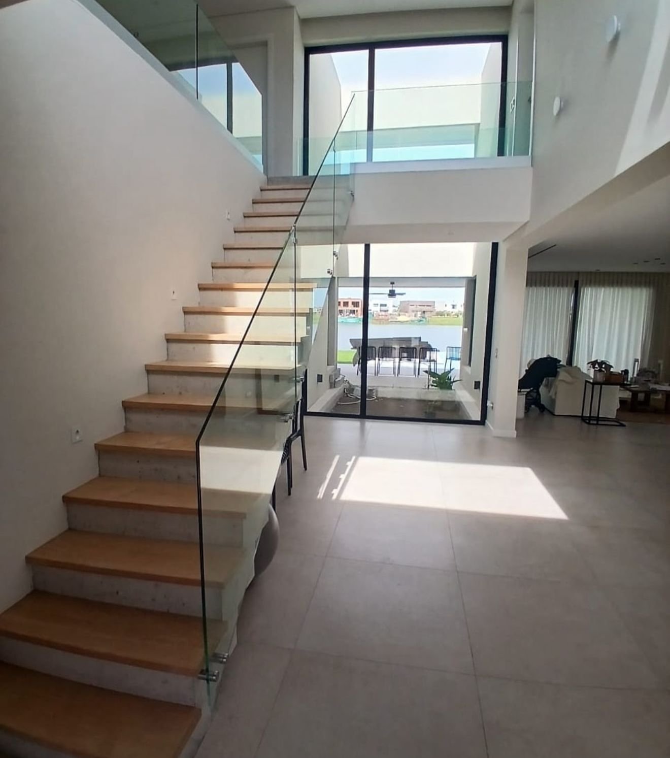Divisiones en vidrio y drywall Divisiones en vidrio y drywall